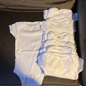 🔥 5/$30 🔥Bundle White Onesies
